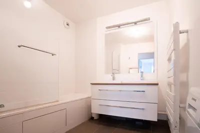 Salle de bains dans l'établissement Thionville 2 - KP - Bright apartment for 4 people Paris 19