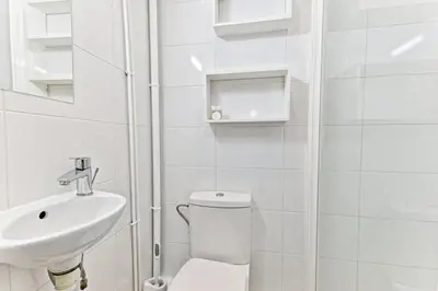 Salle de bains dans l'établissement Studio cool avec mezzanine 17ème arrondissement