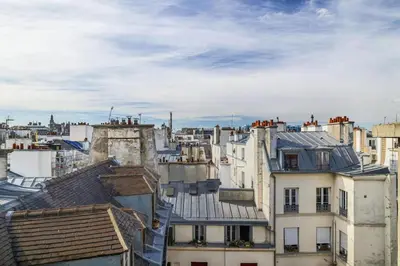 Vue générale sur Paris ou vue de la ville depuis l'appartement