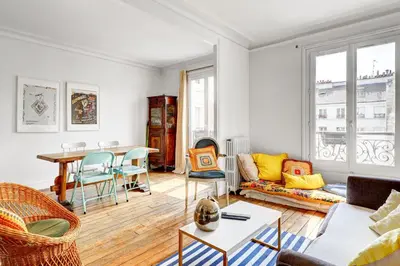 Coin salon dans l'établissement Charmant 70m2 pour 4 pers Rue de Crussol Paris