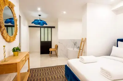 Un ou plusieurs lits dans un hébergement de l'établissement Keyz - Central 2 Bedrooms near the Picasso Museum