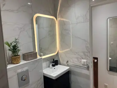 Salle de bains dans l'établissement Celine 16 Paris Lumière 2 Bedroom by Eiffel Tower