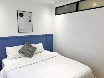 Un ou plusieurs lits dans un hébergement de l'établissement Celine 16 Paris Lumière 2 Bedroom by Eiffel Tower