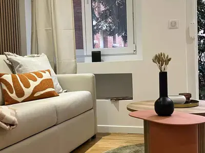 Coin salon dans l'établissement Celine 16 Paris Lumière 2 Bedroom by Eiffel Tower