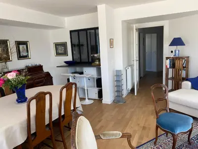 Coin salon dans l'établissement PENTHOUSE Terrasse vue Paris 7mn Montparnasse et 5mn Porte de Versailles