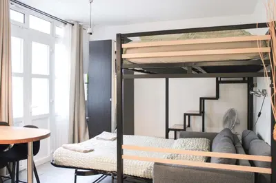 Coin salon dans l'établissement Studio cosy À deux pas de Montmartre