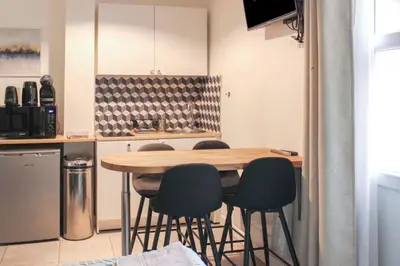 Cuisine ou kitchenette dans l'établissement Studio cosy À deux pas de Montmartre