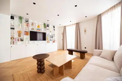 Télévision ou salle de divertissement dans l'établissement Stylish Flat in Paris' Center