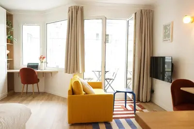 Télévision ou salle de divertissement dans l'établissement Pop Appart - Expo Paris Porte de Versailles - Balcon - Climatisation - Parking