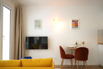 Télévision ou salle de divertissement dans l'établissement Pop Appart - Expo Paris Porte de Versailles - Balcon - Climatisation - Parking