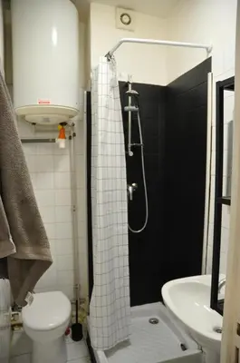Salle de bains dans l'établissement Appartement Buttes Chaumont