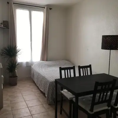 Studio à 2 pas du métro