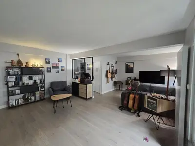 Télévision ou salle de divertissement dans l'établissement Chambre d'hôtes Paris La défense Arena