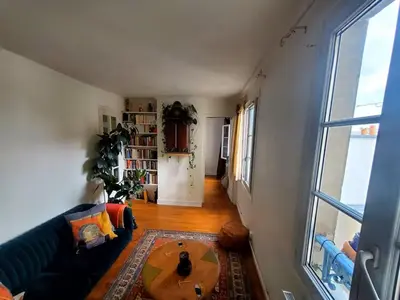 Coin salon dans l'établissement Artistic flat in the center of the Marais