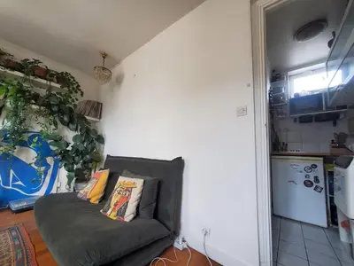 Cuisine ou kitchenette dans l'établissement Artistic flat in the center of the Marais