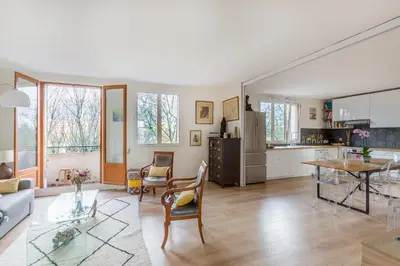 Cuisine ou kitchenette dans l'établissement Chez Ferdi, agréable et confortable appartement, Paris, Boulogne, proche Parc des Princes
