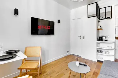 Télévision ou salle de divertissement dans l'établissement BM Rue Charlot Studio compact & chic pour 2