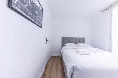 Un ou plusieurs lits dans un hébergement de l'établissement Chic 4-Star Studio Only 10 Minutes from Le Marais