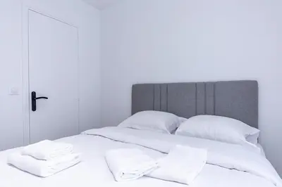 Un ou plusieurs lits dans un hébergement de l'établissement Chic 4-Star Studio Only 10 Minutes from Le Marais