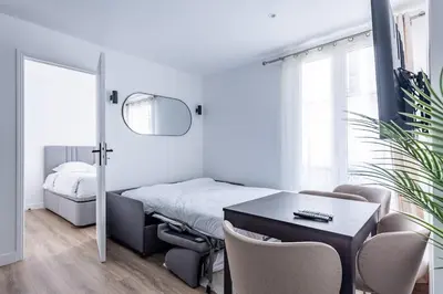 Un ou plusieurs lits dans un hébergement de l'établissement Chic 4-Star Studio Only 10 Minutes from Le Marais