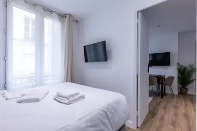 Un ou plusieurs lits dans un hébergement de l'établissement Chic 4-Star Studio Only 10 Minutes from Le Marais