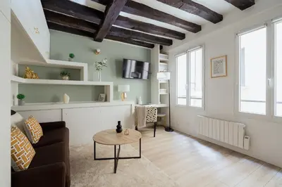 Télévision ou salle de divertissement dans l'établissement Lumineux et Rayonnant appartement