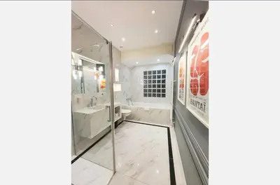 Salle de bains dans l'établissement Champs Élysée