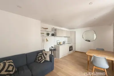 Cuisine ou kitchenette dans l'établissement Sunny 1-Bed in Paris Marais District