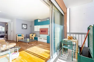 Coin salon dans l'établissement GuestReady - Abundant Light and Charm in Charonne