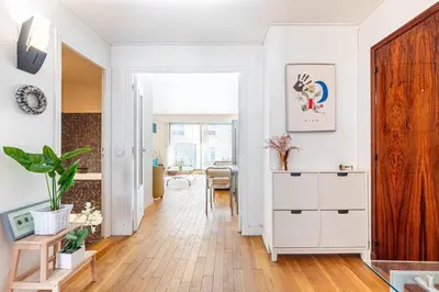 Télévision ou salle de divertissement dans l'établissement GuestReady - Abundant Light and Charm in Charonne