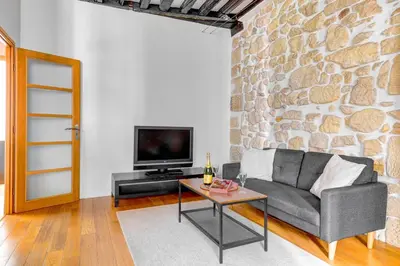Télévision ou salle de divertissement dans l'établissement 611 Suite Precheurs - Superb apartment in Paris