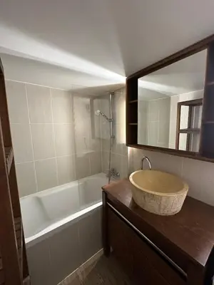 Salle de bains dans l'établissement Artist apartment in Le Marais