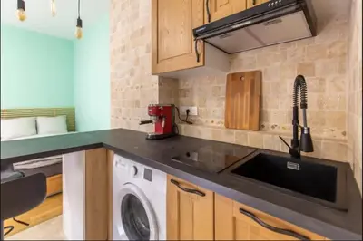 Cuisine ou kitchenette dans l'établissement Montholon1 Charming Apt LaFayette and Opera