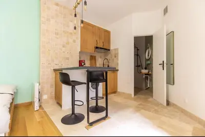 Cuisine ou kitchenette dans l'établissement Montholon1 Charming Apt LaFayette and Opera