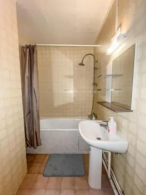 Salle de bains dans l'établissement Aux charmes de Puteaux