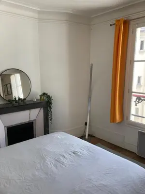 Un ou plusieurs lits dans un hébergement de l'établissement Beau 3 pièces lumineux à 5 min de Montmartre