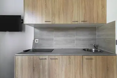 Cuisine ou kitchenette dans l'établissement HSH Bessières-Batignolles Paris Superbe Studio