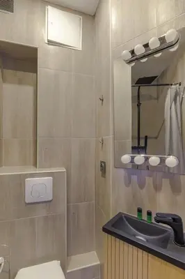 Salle de bains dans l'établissement HSH Bessières-Batignolles Paris Superbe Studio