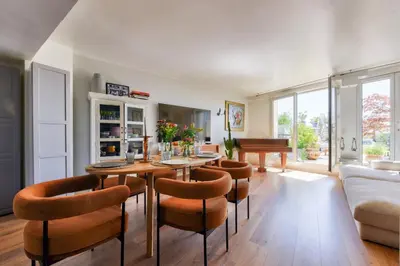 Coin salon dans l'établissement A Hidden Gem on the Rooftops of Neuilly