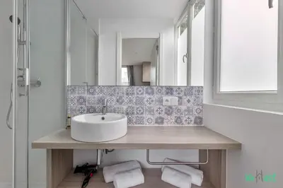 Salle de bains dans l'établissement Louis Vicat 3 - CI - Cosy flat for 2 Near Parc Expo Porte de versailles