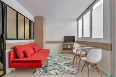 Télévision ou salle de divertissement dans l'établissement Logement ideal - Paris Expo P. de Versailles