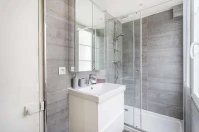 Salle de bains dans l'établissement Appartements Bergère