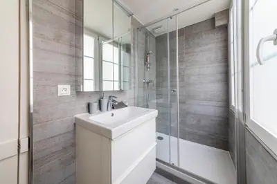 Salle de bains dans l'établissement Appartements Bergère