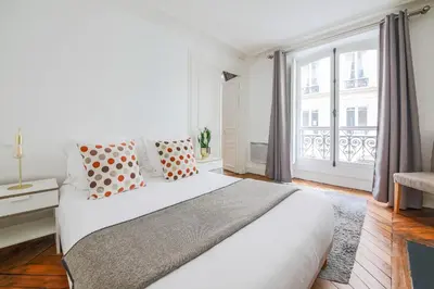 Un ou plusieurs lits dans un hébergement de l'établissement Appartements Bergère