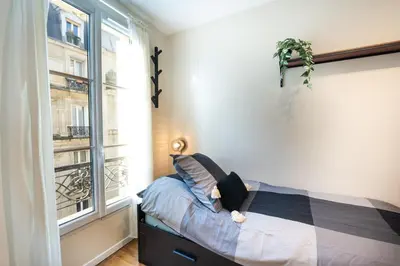 Un ou plusieurs lits dans un hébergement de l'établissement Studio proche Moulin Rouge Sacré-Coeur