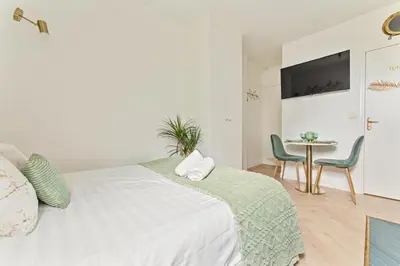 Un ou plusieurs lits dans un hébergement de l'établissement Beautiful Studio Metro and Paris at Your Door