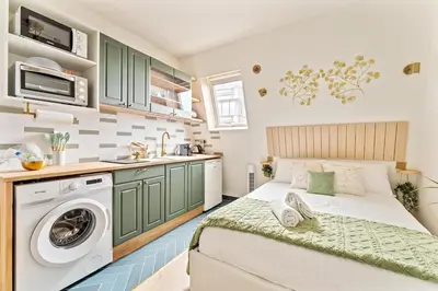 Cuisine ou kitchenette dans l'établissement Beautiful Studio Metro and Paris at Your Door