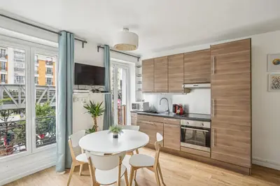 Cuisine ou kitchenette dans l'établissement Beautiful apartment 10 minutes walk from the Eiffel Tower