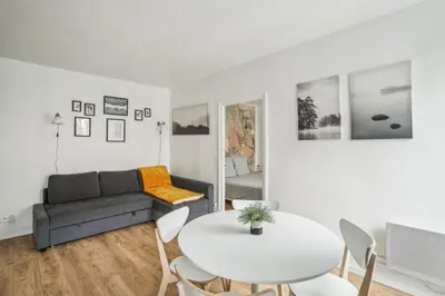 Coin salon dans l'établissement Beautiful apartment 10 minutes walk from the Eiffel Tower