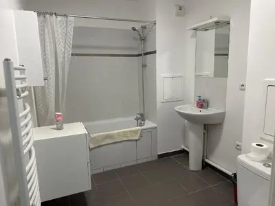 Salle de bains dans l'établissement Holiday Lake View
